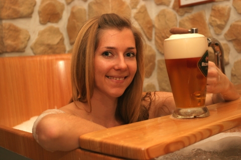 Praag: Beer Spa Bernard met optie bier en massageBierspa met onbeperkt bier en massage 20 minuten