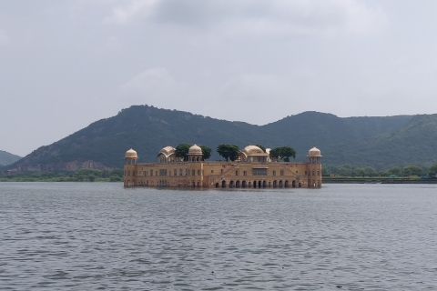 From New Delhi: Amer Fort & Jaipur City Tour By Train Transport & Guide Services only