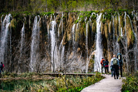 Au départ de Split/Trogir : Visite guidée des lacs de Plitvice en groupeAu départ de Split : Visite de groupe du parc national des lacs de Plitvice