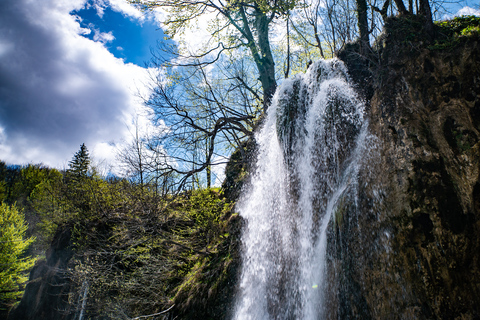 De Split/Trogir: Tour guiado em grupo pelos Lagos PlitviceDe Trogir: excursão em grupo ao Parque Nacional dos Lagos de Plitvice