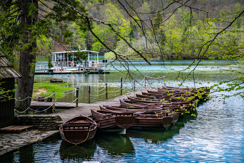 Au départ de Split/Trogir : Visite guidée des lacs de Plitvice en groupeAu départ de Split : Visite de groupe du parc national des lacs de Plitvice