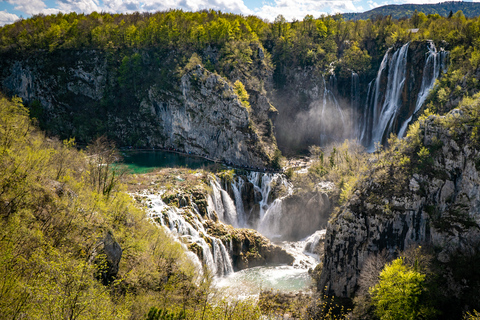 De Split/Trogir: Tour guiado em grupo pelos Lagos PlitviceDe Trogir: excursão em grupo ao Parque Nacional dos Lagos de Plitvice