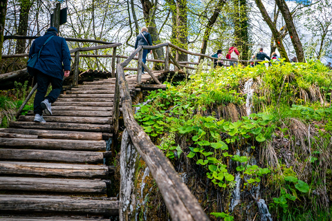 De Split/Trogir: Tour guiado em grupo pelos Lagos PlitviceDe Trogir: excursão em grupo ao Parque Nacional dos Lagos de Plitvice