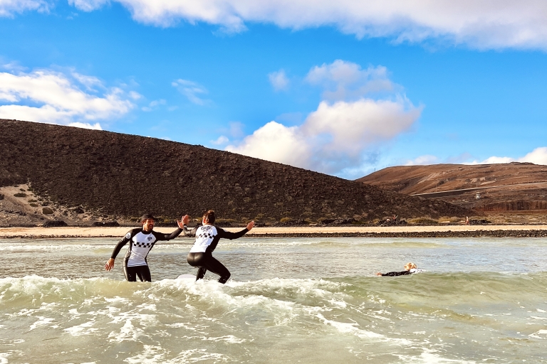 Leçon de surf dans le sud de Fuerteventura -tous niveaux-Leçon de surf en groupe dans le sud de Fuerteventura -tous niveaux-.