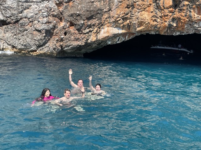 Kotor: boottocht met zwemmen in blauwe grot en onderzeebootbasis
