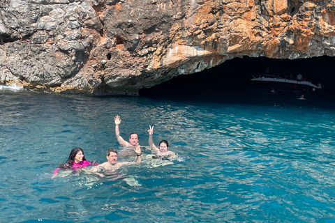 Kotor: viaje en barco a la cueva azul y Mamula con natación y bebidas