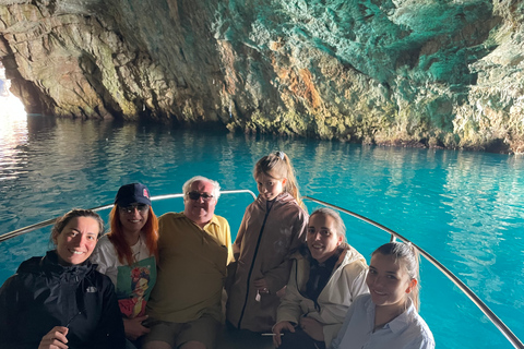 Kotor: viaje en barco a la cueva azul y Mamula con natación y bebidas