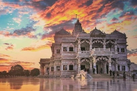 De Agra: Viagem de 1 dia a Mathura e Vrindavan de carroCarro de transporte privado + guia turístico privado