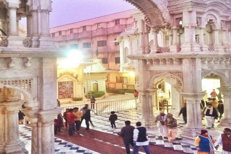 De Agra: Viagem de 1 dia a Mathura e Vrindavan de carroCarro de transporte privado + guia turístico privado