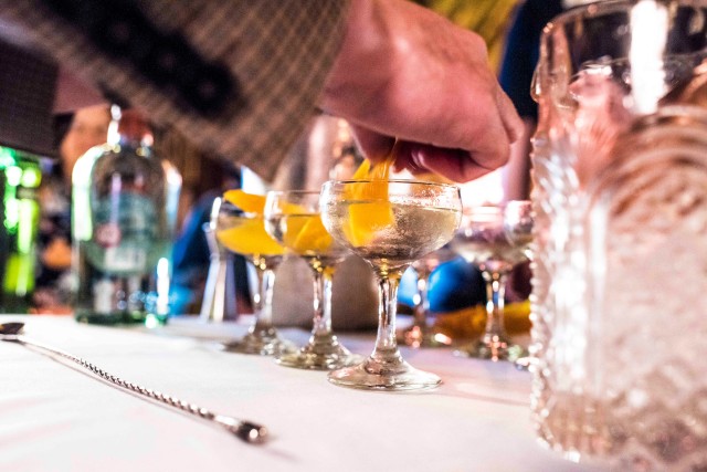 Visit Belfast Guided Gin Tour with 7 Gin Tastings in Belfast