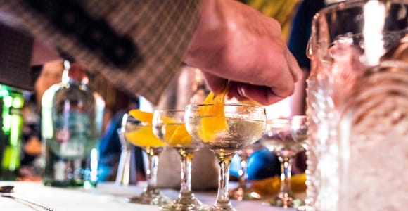 Belfast: Guided Gin Tour with 7 Gin Tastings