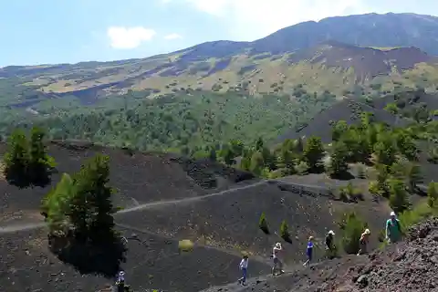 Taormina e Catania: Tour privato di esplorazione dell'Etna e delle grotte