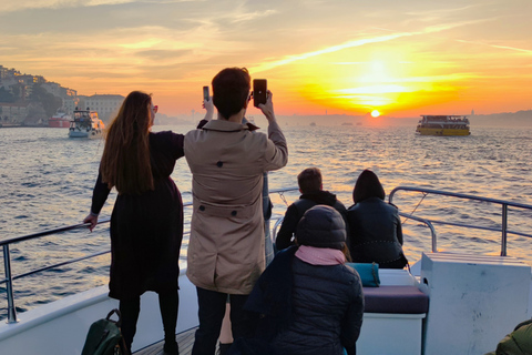 Istanbul : Croisière au coucher du soleil en yacht de luxe sur le Bosphore