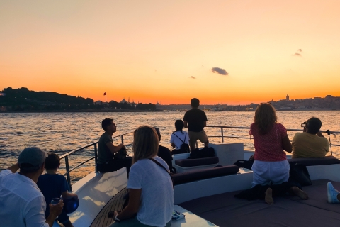Istanbul : Croisière au coucher du soleil en yacht de luxe sur le Bosphore