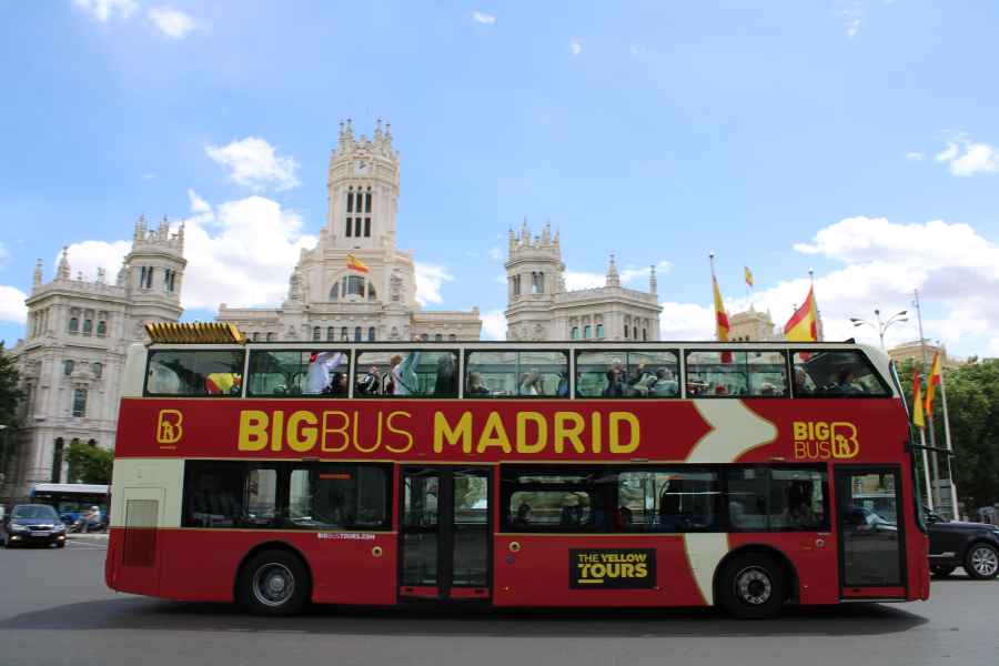 Madrid: Panorama-Open-Top-Bus-Tagestour mit Live-Guide