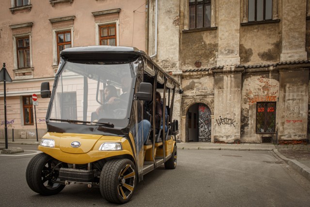 Visit Krakow City Sightseeing Tour by Shared or Private Golf Cart in Kraków