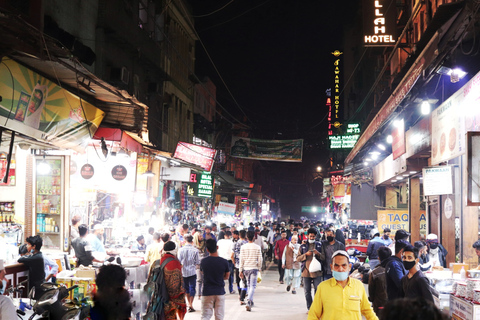 Delhi : Visite gastronomique de nuit avec dîner et visite d'un templeVisite gastronomique nocturne de Old Delhi avec dîner et visite d'un temple