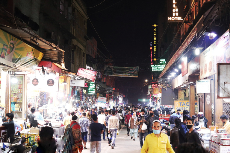 Delhi : Visite gastronomique de nuit avec dîner et visite d'un templeVisite gastronomique nocturne de Old Delhi avec dîner et visite d'un temple