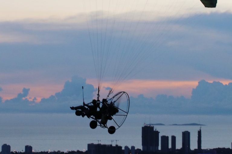 Pattaya: Motorschirmflug über der Küste von PattayaParamotor ohne Video