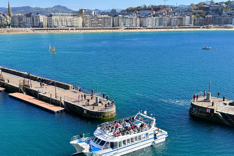 San Sebastián: Excursión Panorámica en Catamarán por la Bahía y la Costa