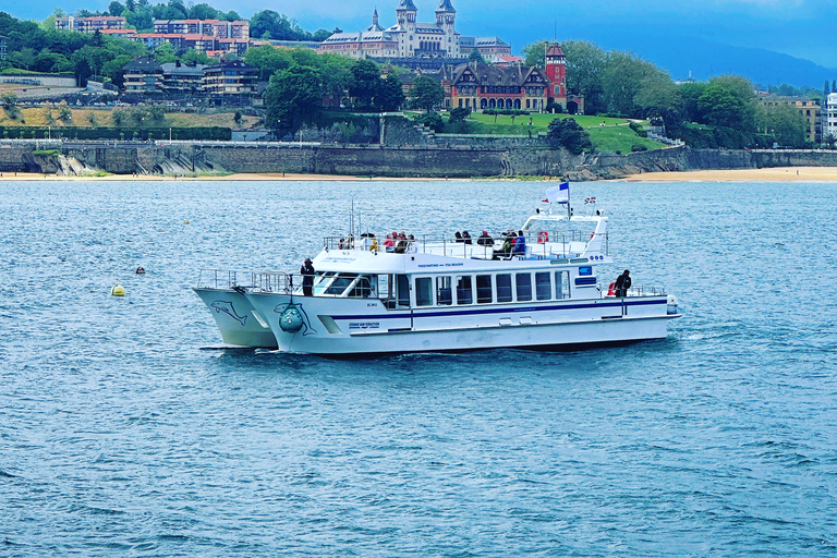 San Sebastián: Excursión Panorámica en Catamarán por la Bahía y la Costa