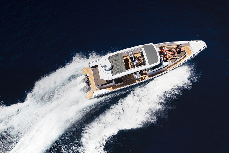 Sydney: Secrets Cruise with Lunch at Famous Yacht Club Sydney: Secret Beaches Harbor Cruise with Local Guide