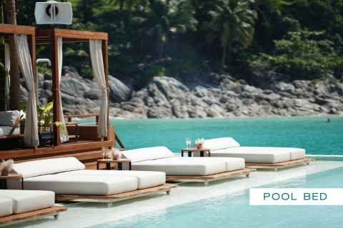 Phuket : Expérience d'une journée au YONA Floating Beach ClubOption lit de piscine pour 3 personnes