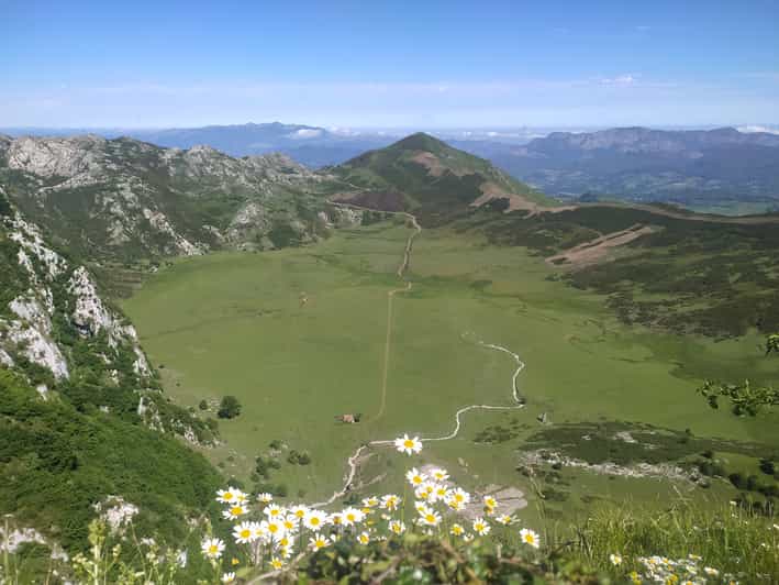 Arriondas: Covadonga Lakes Guided Tour