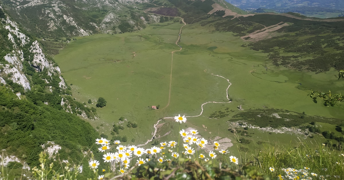 Arriondas: Covadonga Lakes Guided Tour | GetYourGuide