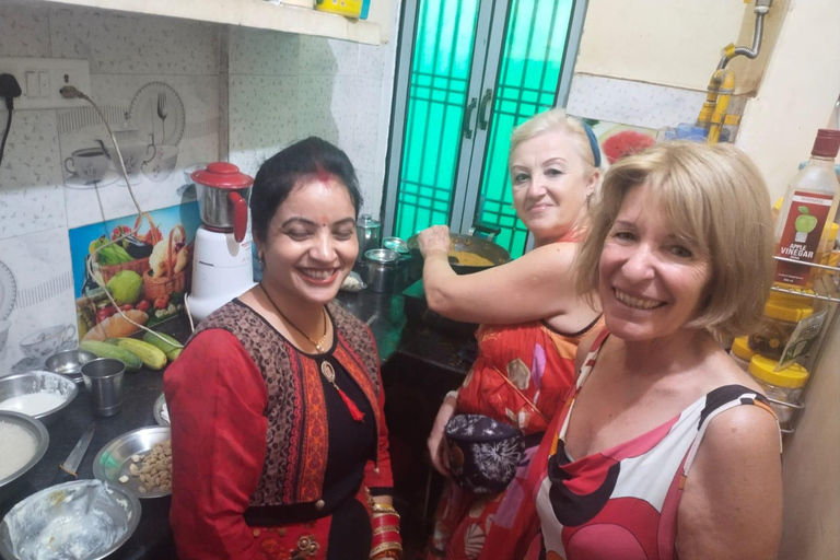 Aulas de culinária em Varanasi com Indu e ShobhaAulas de culinária em Varanasi com Indu e Shobha às 11h