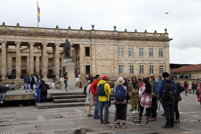 Kolumbijska wycieczka piesza po konflikcie: wojna i pokój