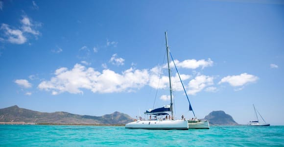 Grand Baie: Catamaran 3 Islands Cruise & Lunch on the Island