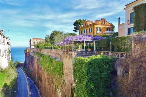 Sorrento: Tour guidato a piedi e degustazione di limoncello