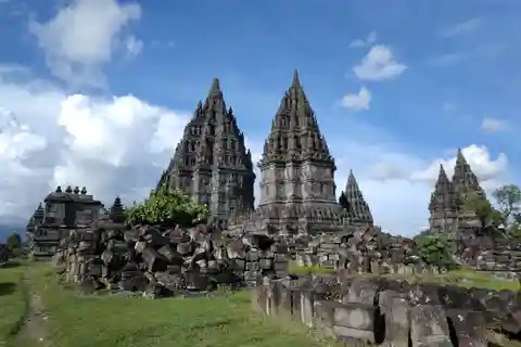 Yogyakarta: Prambanan Temple - Ramayana Ballet Performance