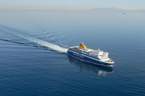 Paros or Naxos: 1-Way Ferry Between Paros and Naxos