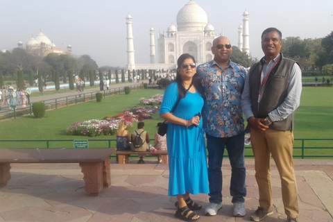 Från Delhi: Taj Mahal &amp; Agra privat dagstur med transferResa med AC-bil, chaufför och guide