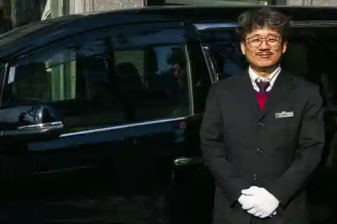 Osaka City: Private One-Way Transfers to/from Kobe City