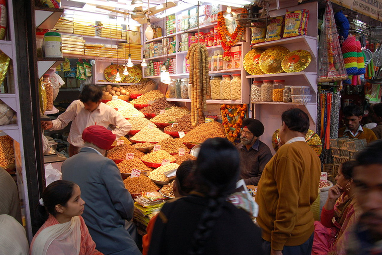 Tour de compras privado nos mercados locais de Delhi