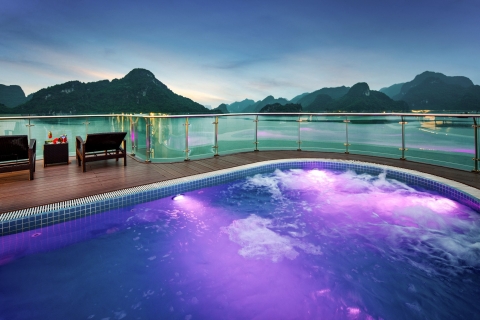 Van Ninh Binh DoRa Cruise Ha Long Bay: Privékamer met balkon