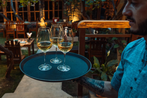 Yerevan: Wine Night Tour with Retro Car Transfers & Photos