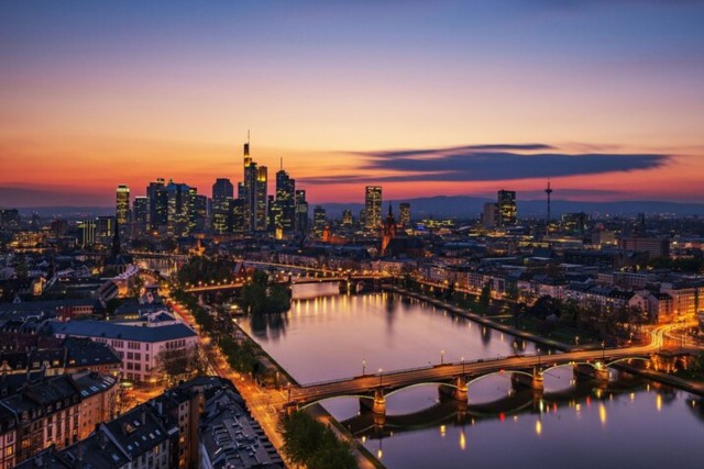Frankfurt: Private custom tour with a local guide