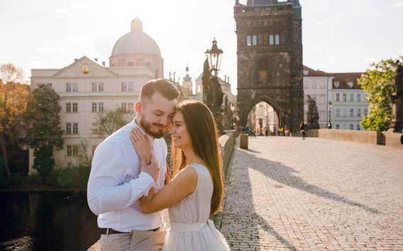 Prag: Professionelles Fotoshooting an der Karlsbrücke