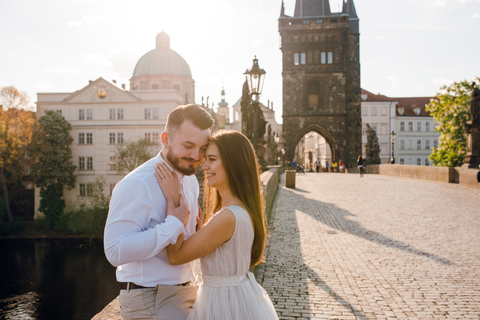 Prag: Professionell fotografering vid KarlsbronPremium (25 professionellt redigerade bilder)