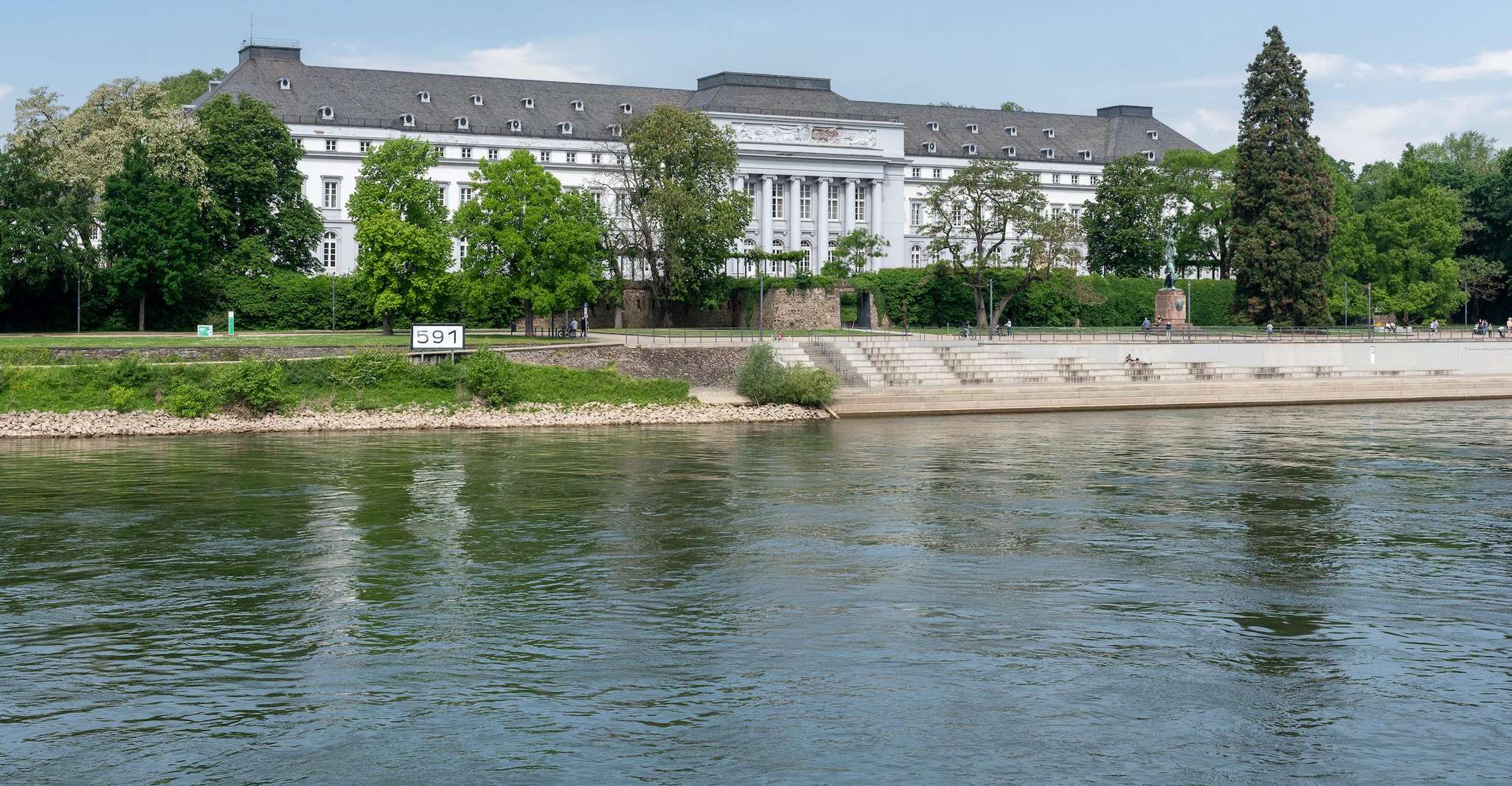コブレンツ、ライン川沿いの旧市街観光クルーズ - Hizvo
