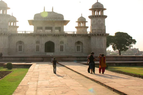 Desde Delhi: Excursión al Amanecer del Taj Mahal y Agra - En coche