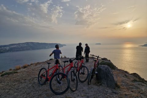 Vlichada: punti salienti di Santorini e tour in bici elettrica al tramonto