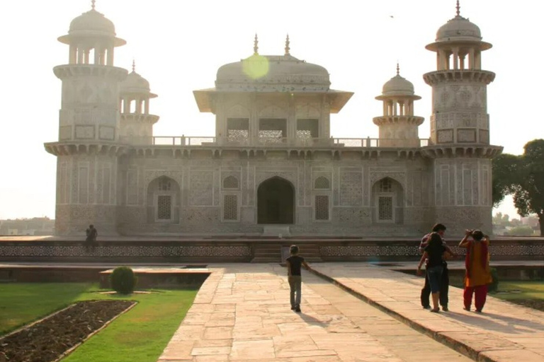 Desde Delhi: Excursión al Amanecer del Taj Mahal y Agra - En coche