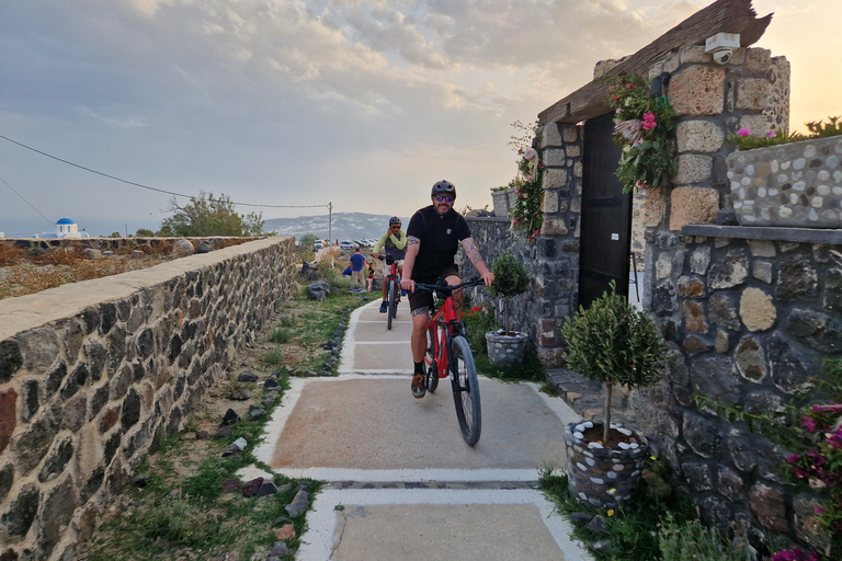 Santorini: e-biketour bij zonsondergang