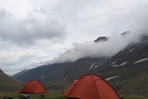 Baku: 7-Day Bazarduzu Peak Trekking Tour with Guide