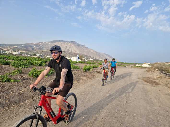 Da Vlichada: tour guidato in bici elettrica del percorso sud di Santorini